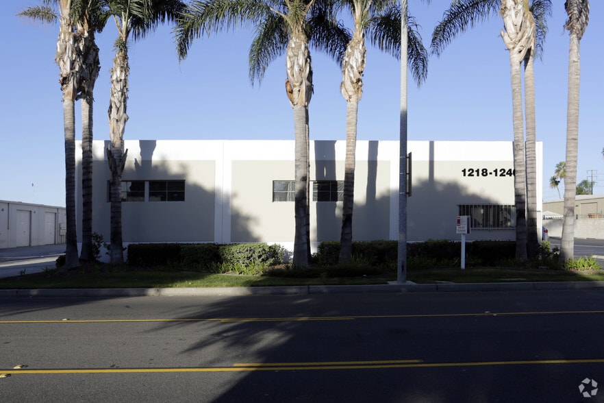 More Photos Of 1218-1240 S Lyon St, Santa Ana Manufacturing For Lease