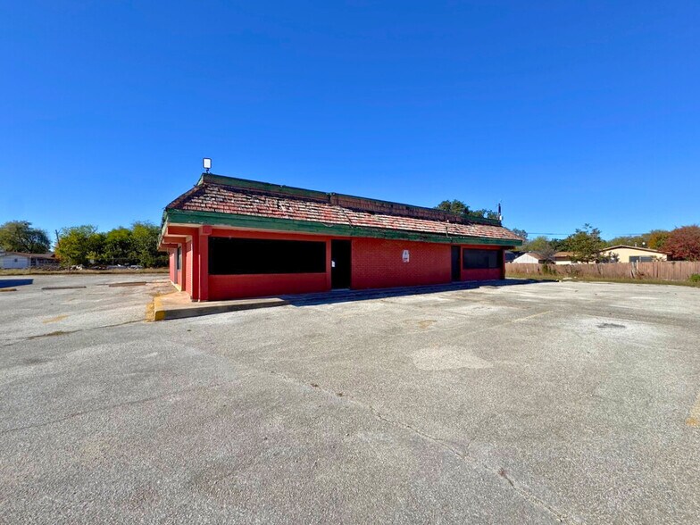 More Photos Of 2415 Jamar St, San Antonio General Retail For Sale