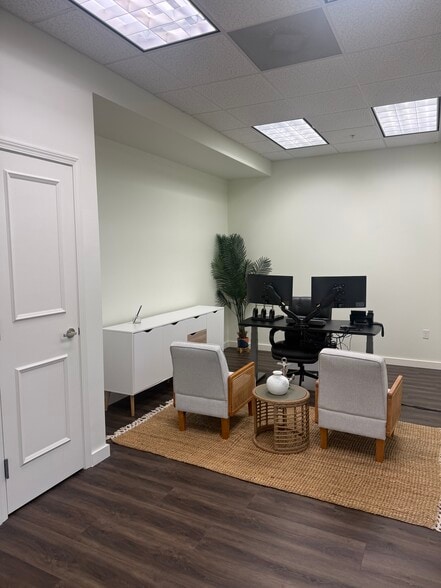 More Photos Of 320 1st St N, Jacksonville Beach Office Residential For Lease