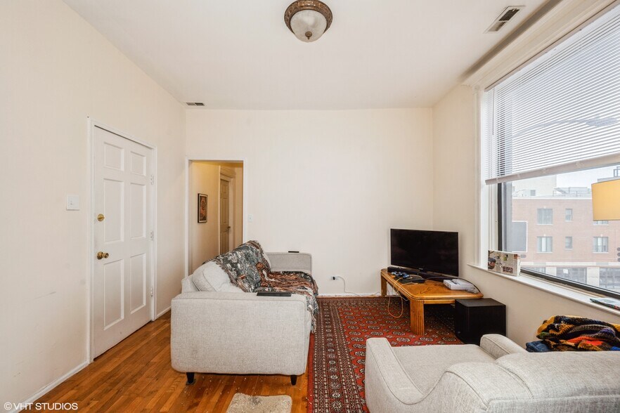 More Photos Of 1956 W Armitage Ave, Chicago Storefront Retail Residential For Sale