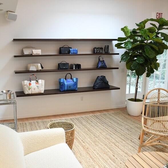 More Photos Of 52 Jobs Ln, Southampton Storefront For Lease