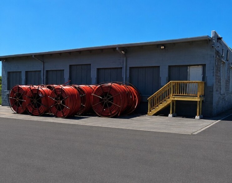 More Photos Of 351 Stanaford Rd, Beckley Warehouse For Lease