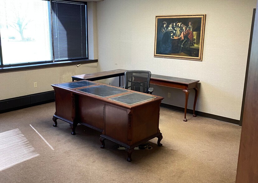 More Photos Of 9700 Highway 57, Evansville Office For Lease