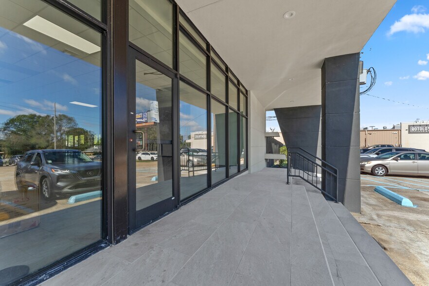 More Photos Of 8482 Perkins Rd, Baton Rouge General Retail For Lease