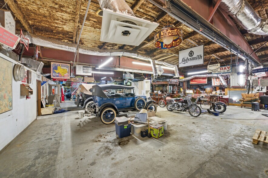 More Photos Of 9129 Irvington Blvd, Houston Warehouse For Sale