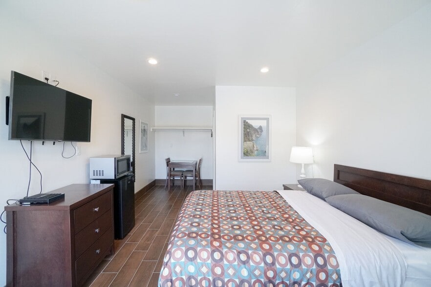 More Photos Of 3101 E Pacific Coast Hwy, Signal Hill Hotel For Sale