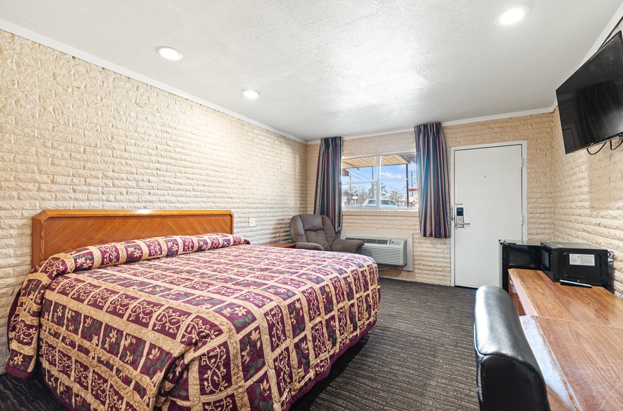 More Photos Of 1907 Lamar Ave, Paris Hotel For Sale