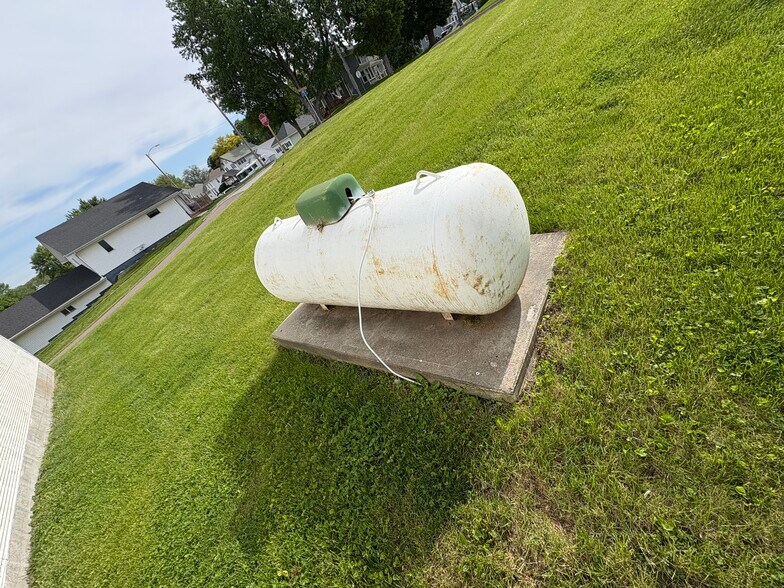 More Photos Of 415 Broad Ave, Stanton Industrial For Sale