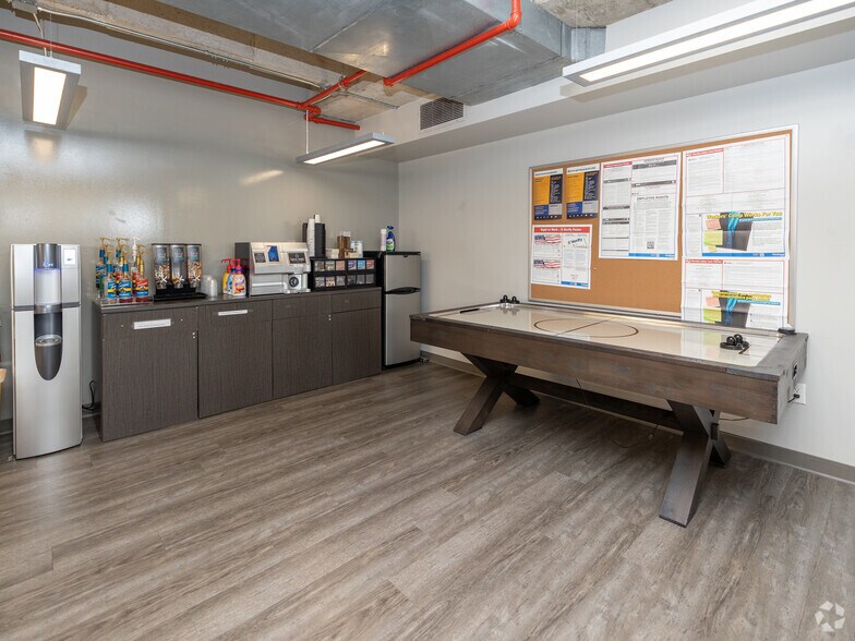 More Photos Of 815 S Main St, Jacksonville Office For Lease