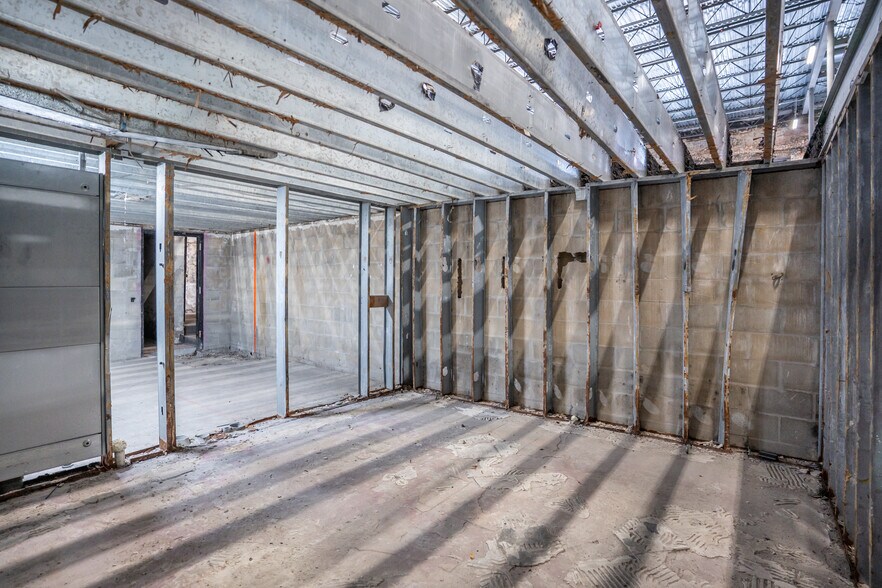 More Photos Of 1609 7th Ave, Ybor City Bar For Lease