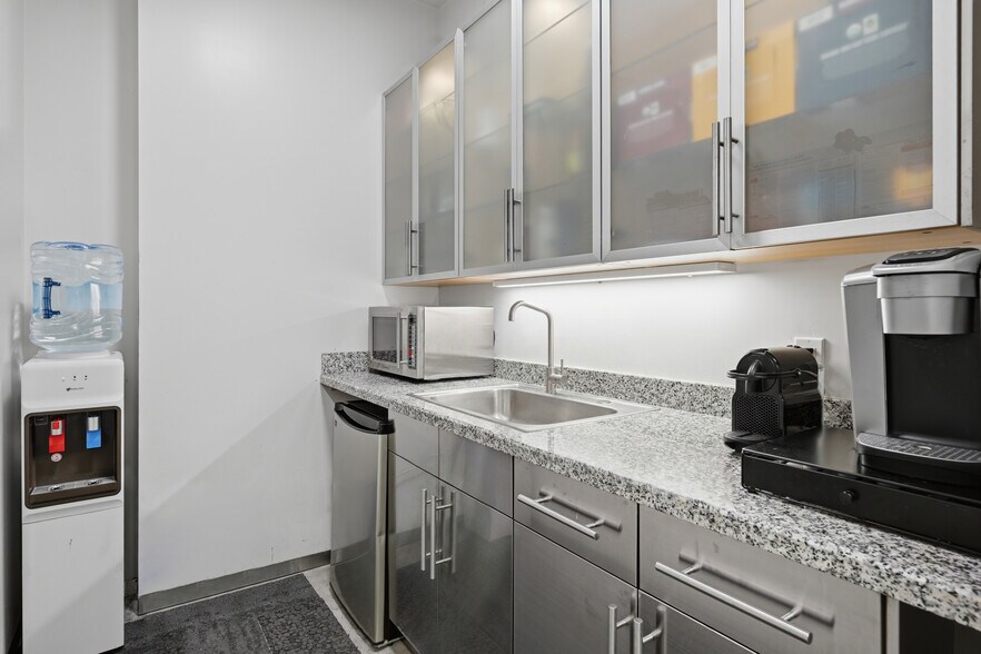 More Photos Of 8495 Redwood Creek Ln, San Diego Manufacturing For Sale