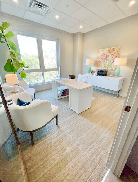 More Photos Of 245 Seven Farms Dr, Daniel Island Office For Lease