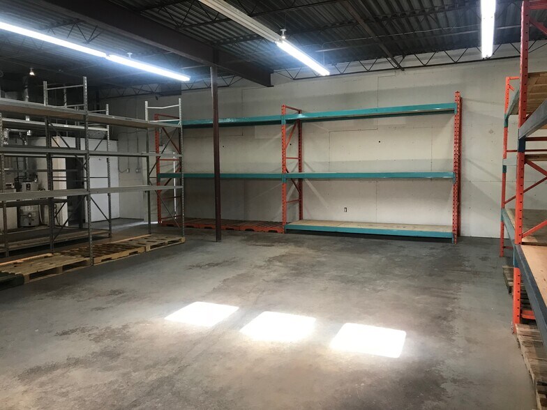 More Photos Of 1247 36th Ave NE, Calgary Warehouse For Sale