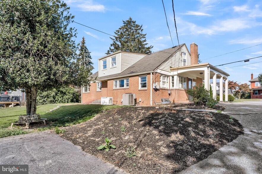More Photos Of 4070 W Market St, York Office For Sale
