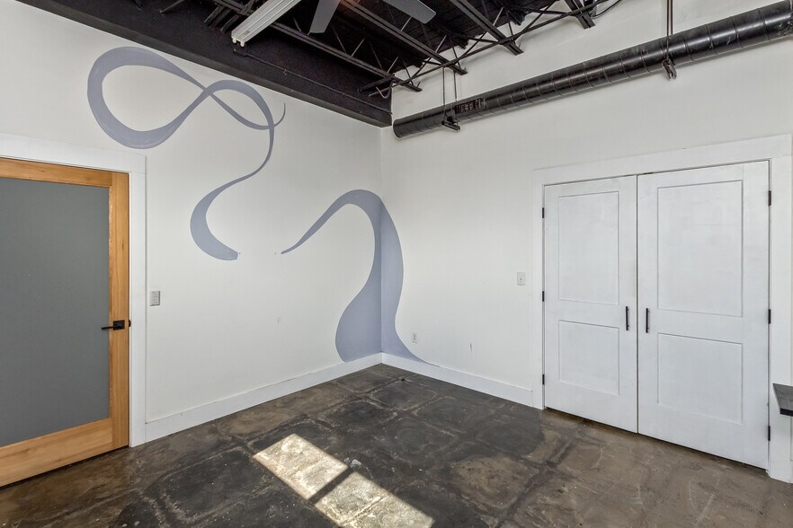 More Photos Of 46 Aston St, Asheville Light Manufacturing For Lease