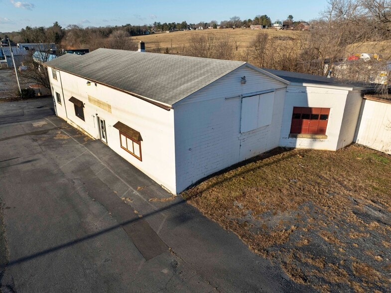More Photos Of 659 N Main St, Woodstock Mixed Retail For Sale