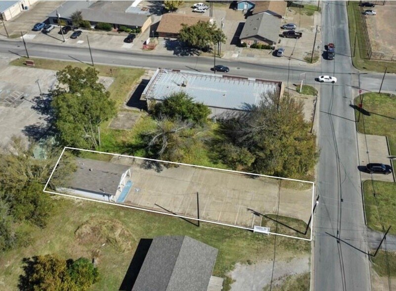 More Photos Of 208 W 1st Ave, Corsicana General Retail For Sale