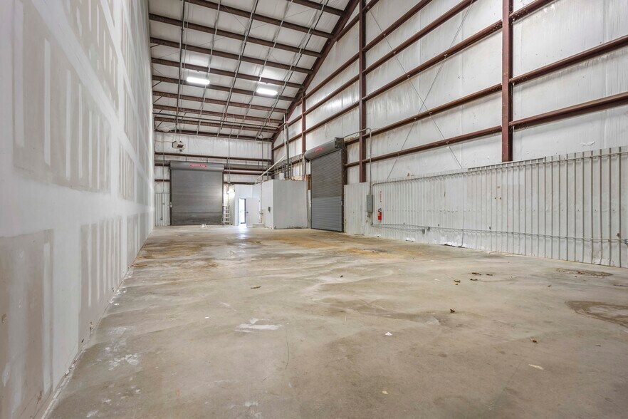 More Photos Of 301 Bugeye Sq, Prince Frederick Warehouse For Lease