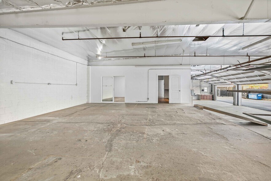 More Photos Of 11800 Vose St, North Hollywood Warehouse For Lease