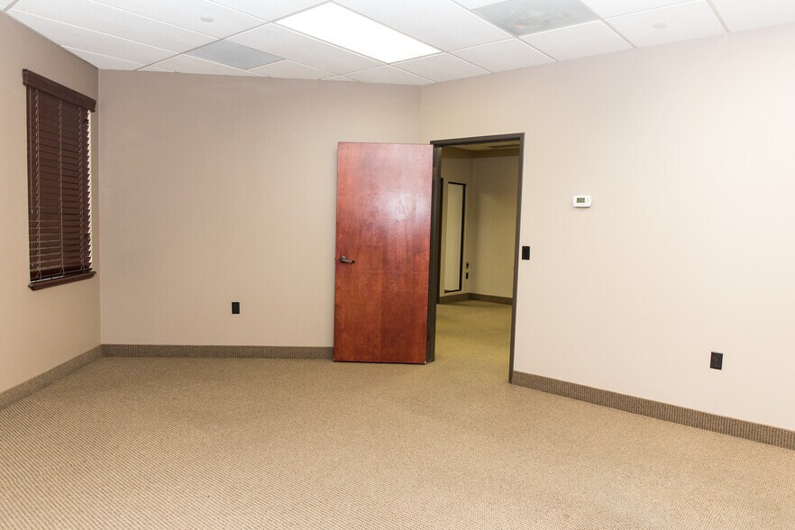 More Photos Of 40 N Center St, Mesa Office For Lease
