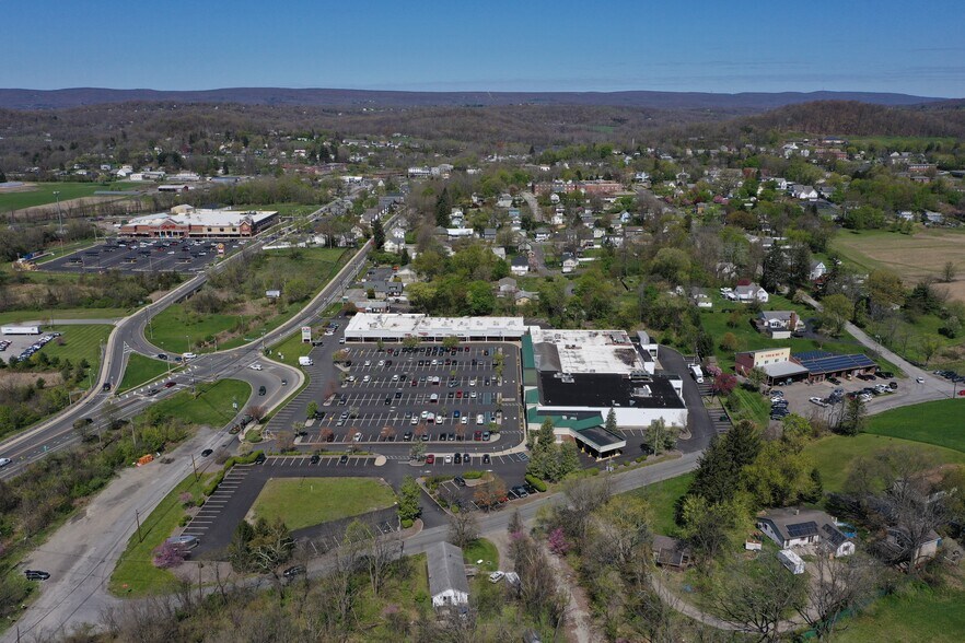 More Photos Of 455 State Rt 23, Wantage Supermarket For Lease