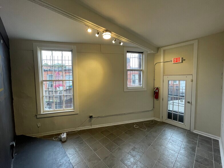 More Photos Of 3815 34th St, Mount Rainier Storefront Retail Office For Lease