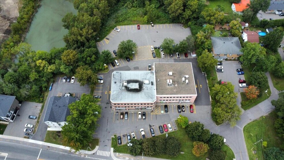 More Photos Of 28 Ch De La Côte-Saint-Louis O, Blainville Office For Lease