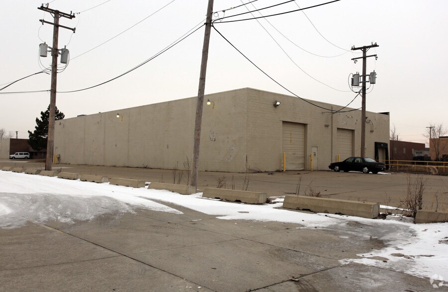 More Photos Of 32390-32400 Howard Ave, Madison Heights Warehouse For Lease