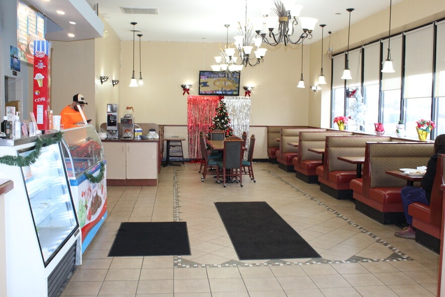 46754699 S Middlebelt Rd, Westland, MI 48186
