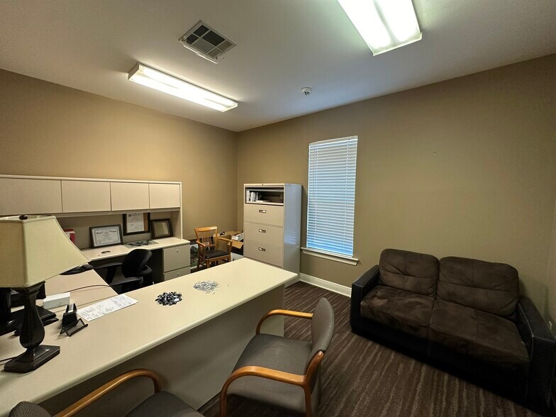 More Photos Of 12320 Burnside ave, Gonzales Office For Sale