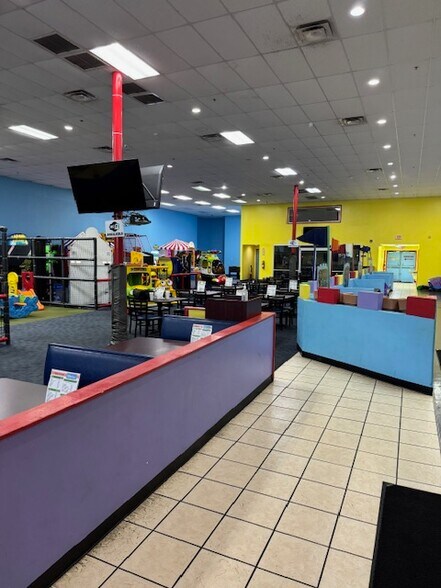 More Photos Of 2040 Schillinger Rd S, Mobile Freestanding For Lease