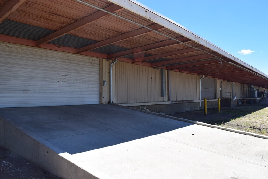 More Photos Of 5200 E Smith Rd, Denver Manufacturing For Lease