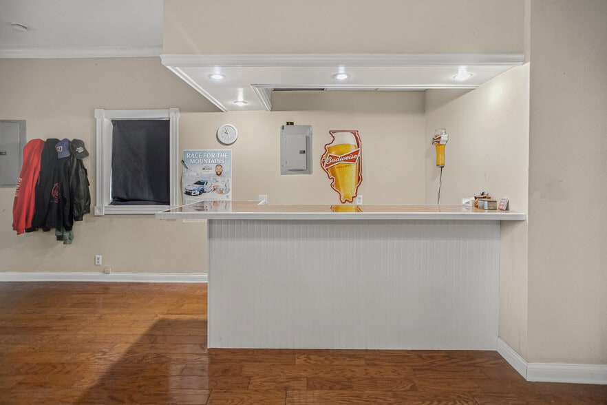 More Photos Of 314 State St, Alton Restaurant For Sale