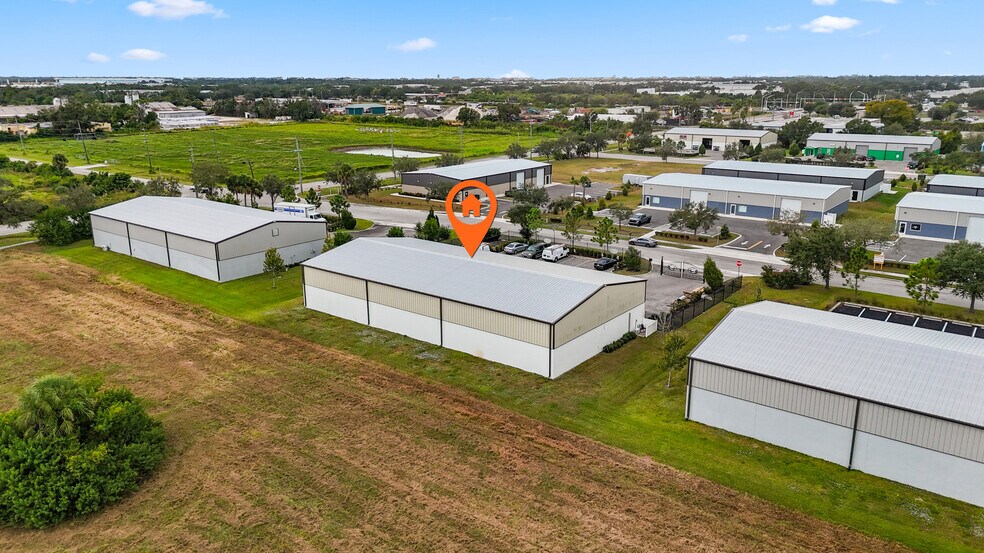 More Photos Of 6860 28th St Cir, Sarasota Warehouse For Sale