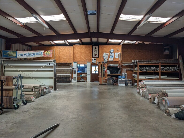 More Photos Of 71 S Valdosta Rd, Lakeland General Retail For Sale