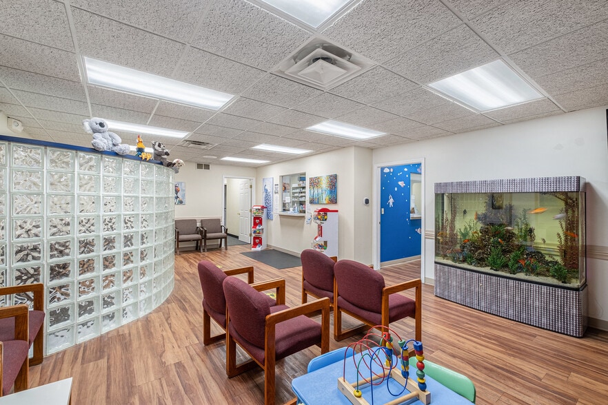 More Photos Of 1063 W Hill Rd, Flint Medical For Sale