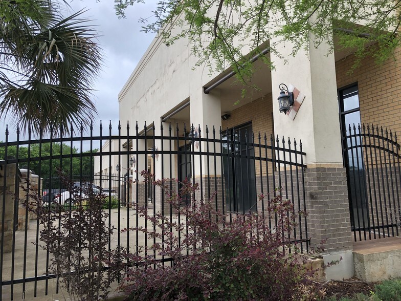 More Photos Of 2801 E Southlake Blvd, Southlake Freestanding For Sale