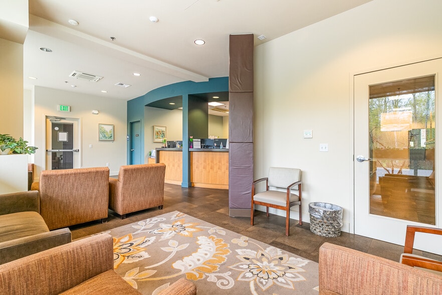 More Photos Of 905 Squalicum Way, Bellingham Flex For Sale