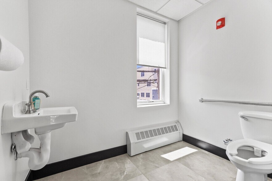 More Photos Of 210 Augusta St, South Amboy Unknown For Lease