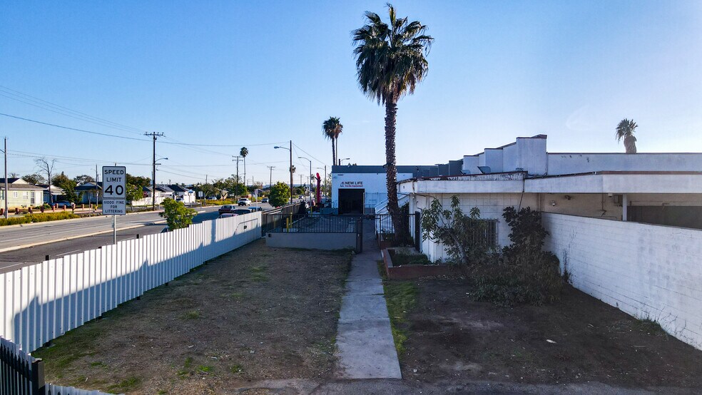 More Photos Of 13501 S Main St, Los Angeles Warehouse For Lease