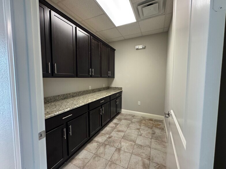 More Photos Of 3900 S Stonebridge Dr, McKinney Office For Lease