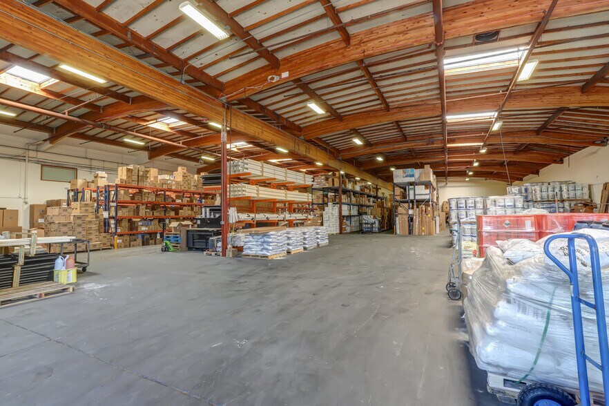 More Photos Of 210 Classic Ct, Rohnert Park Warehouse For Lease