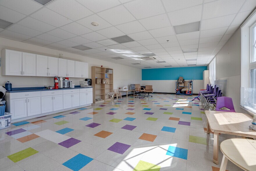 More Photos Of 443 W Lowell Ave, Haverhill Office For Lease
