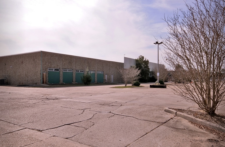 More Photos Of 6001 Woodland Hwy, New Orleans Self Storage For Lease