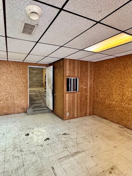 More Photos Of 868 State Route 3 and 12, Hinton Flex For Sale