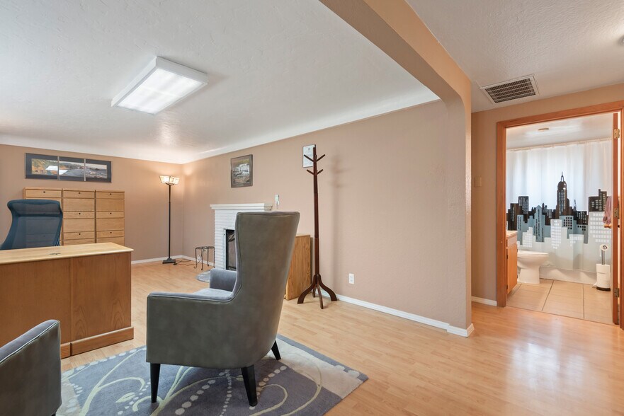 More Photos Of 1660 River Rd, Eugene Office For Lease