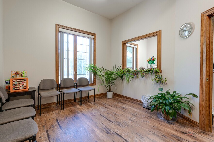 More Photos Of 1017-1019 W Park Ave, Libertyville Medical For Sale