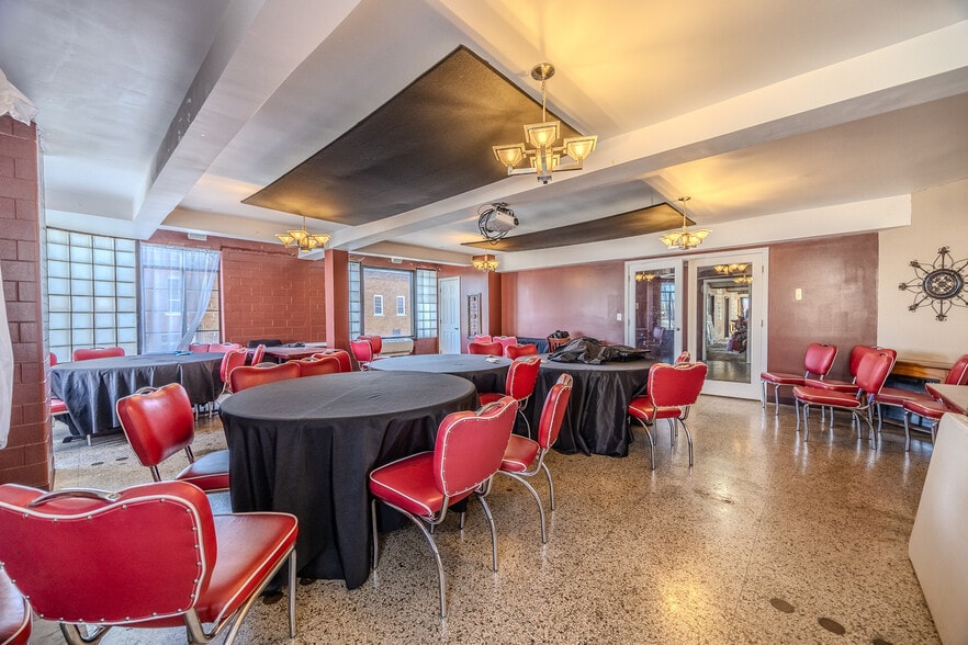 More Photos Of 201 W Commercial St, Lebanon Office For Sale