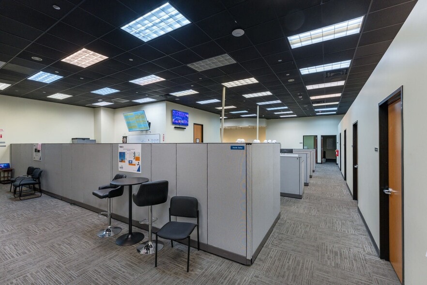 More Photos Of 10600 W Sam Houston Pky N, Houston Warehouse For Lease