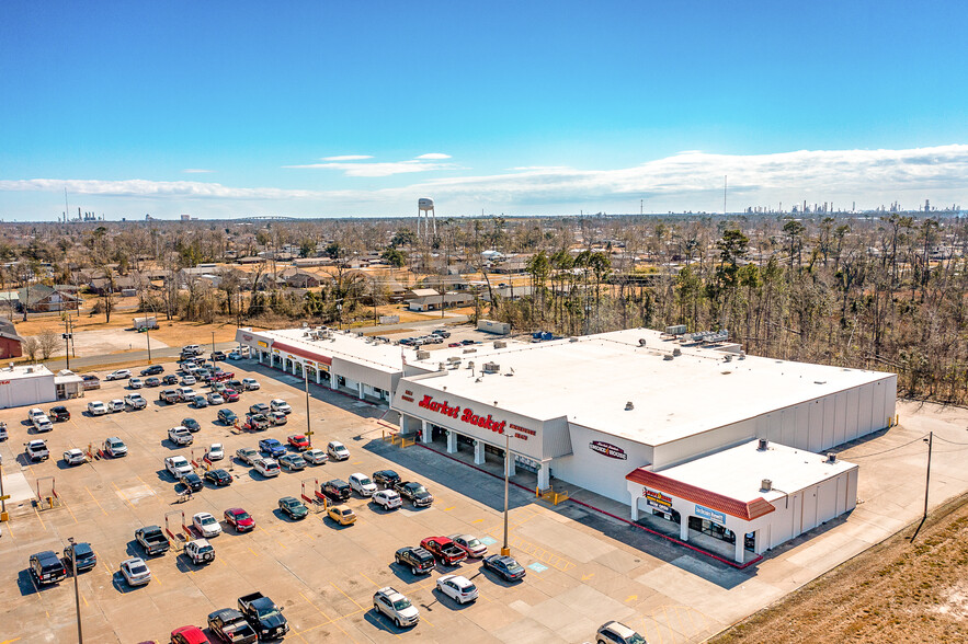 Primary Photo Of 2231 Maplewood Dr, Sulphur Storefront For Lease